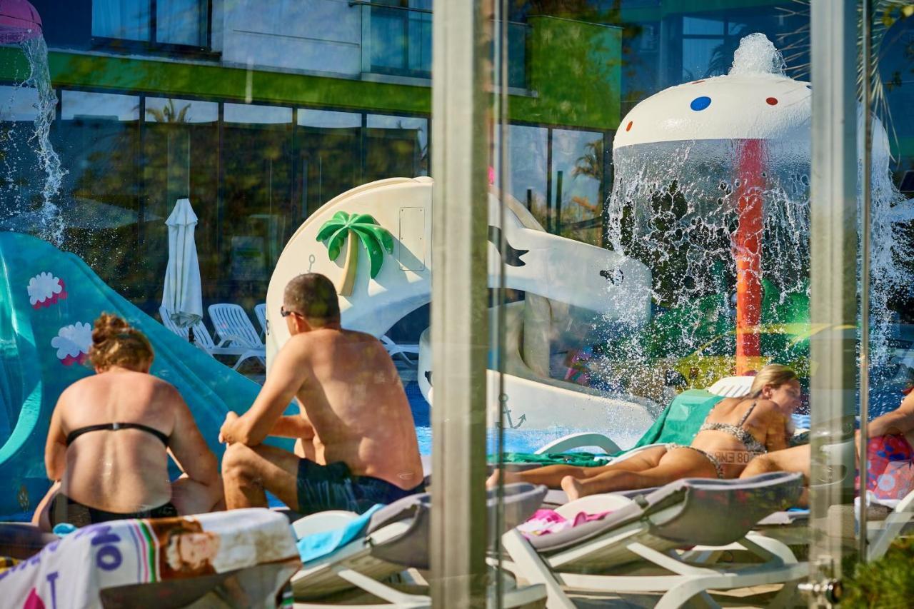 Nasty 24 Aparthotel Pool & Spa Mamaia Nord Năvodari Exteriör bild