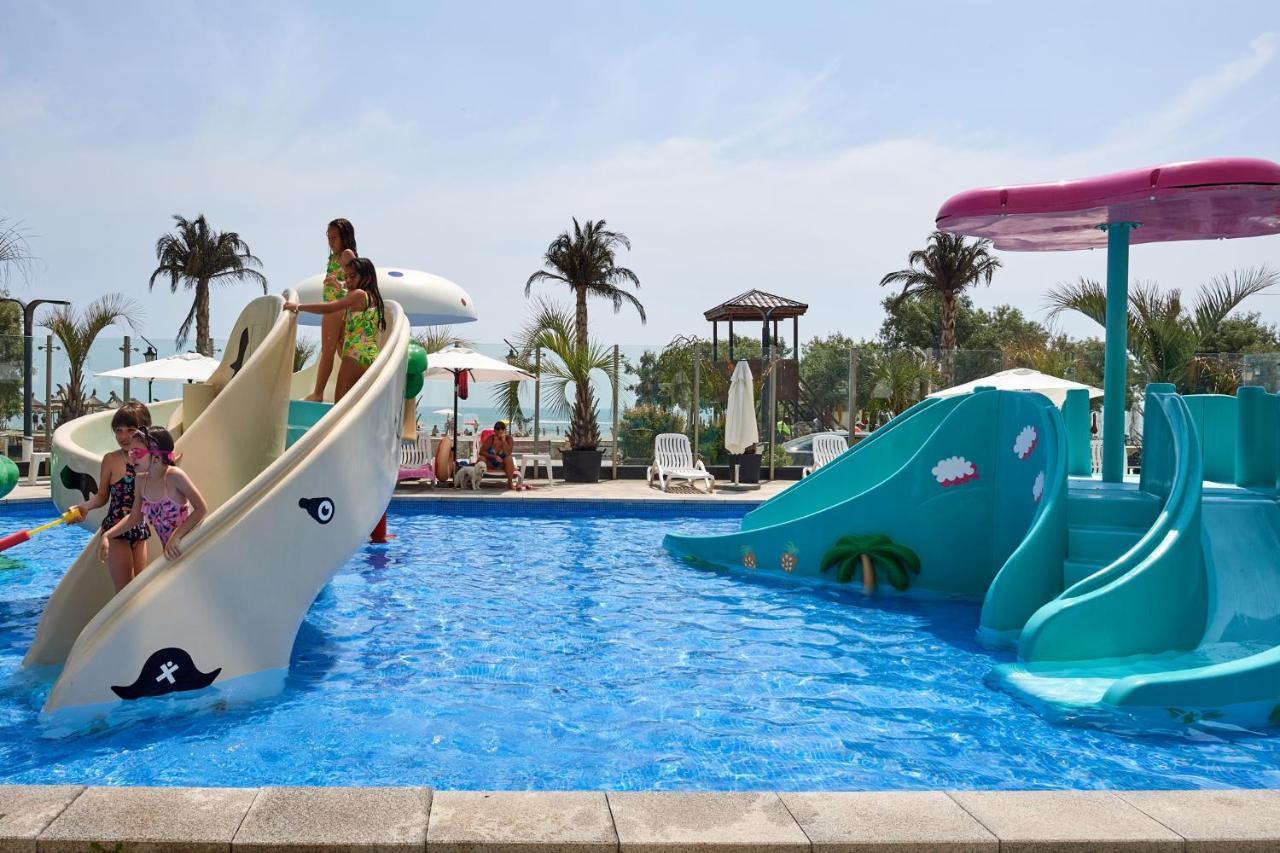 Nasty 24 Aparthotel Pool & Spa Mamaia Nord Năvodari Exteriör bild