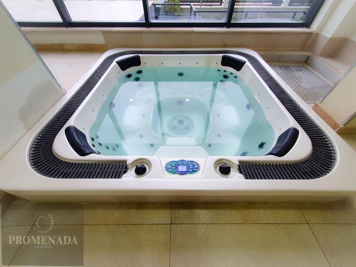 Nasty 24 Aparthotel Pool & Spa Mamaia Nord Năvodari Exteriör bild