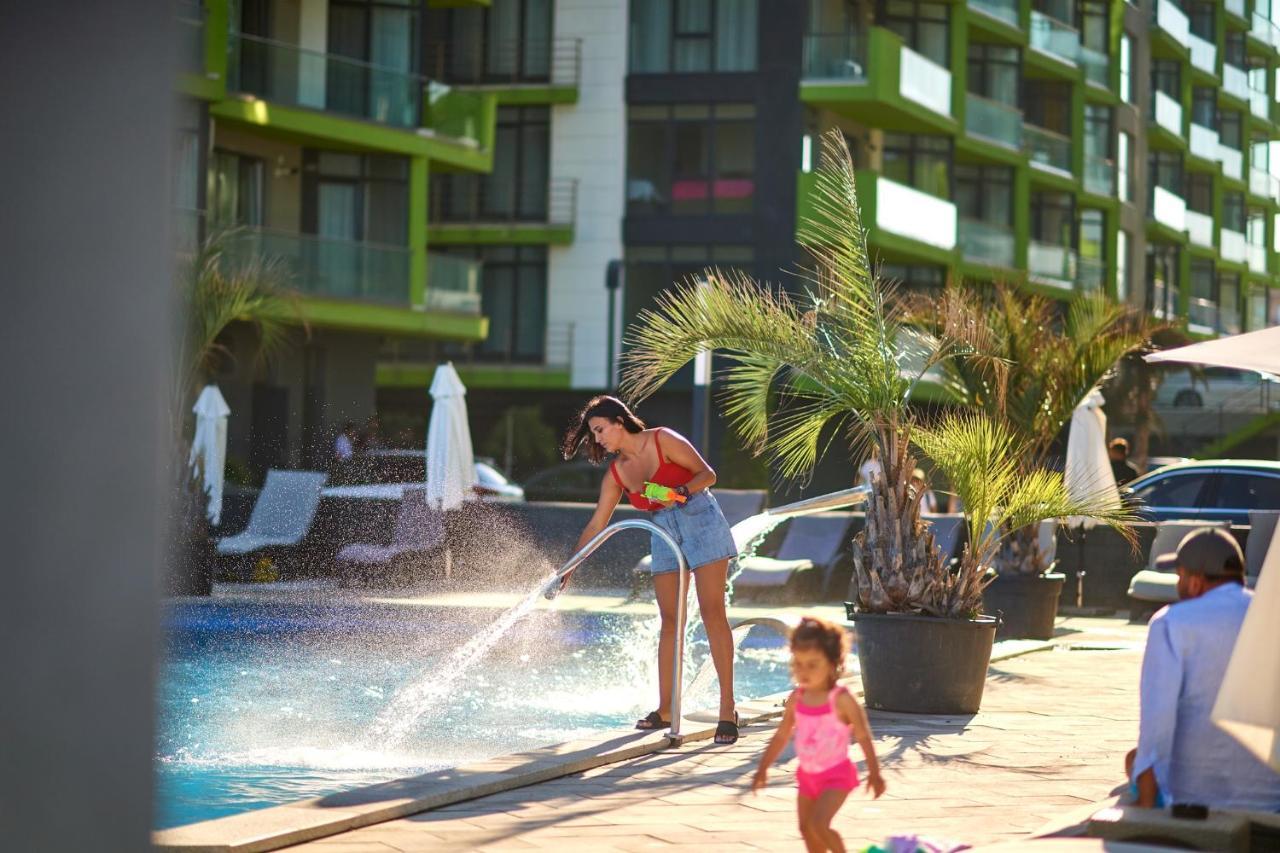 Nasty 24 Aparthotel Pool & Spa Mamaia Nord Năvodari Exteriör bild